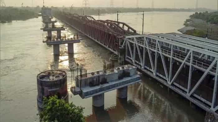 Delhi yamuna river flows above danger level yellow and red alert for many places in uttarakhand and himachal pradesh