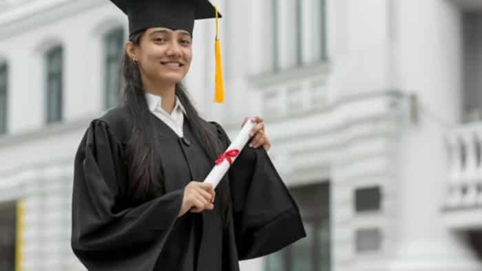 Best Scholarship Of India know how to apply for HDFC Bank Scholarship and Kotak Kanya Scholarship know details