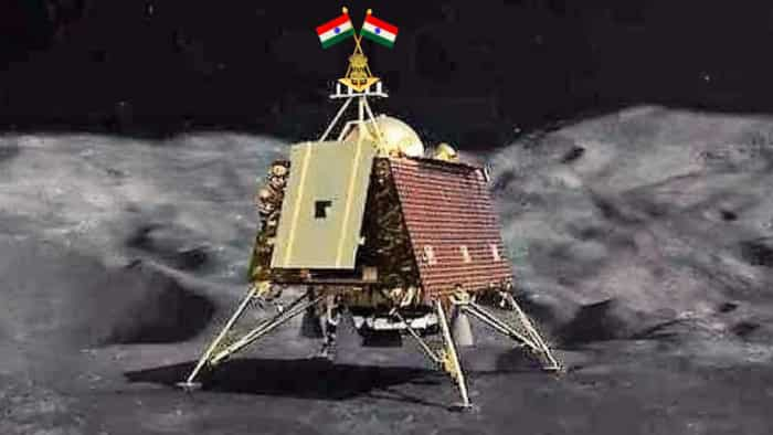 Chandrayaan 3 landing LIVE updates vikram lander soft landing on south pole isro lunar mission moon operations telecast date time satellite view images videos latest news in Hindi