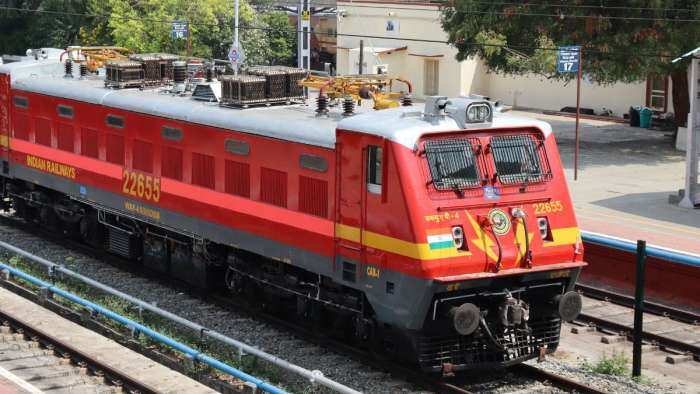 Mata Vaishno Devi Train Western Railway announce to stop 8 train on this railway station Indian Railways latest news