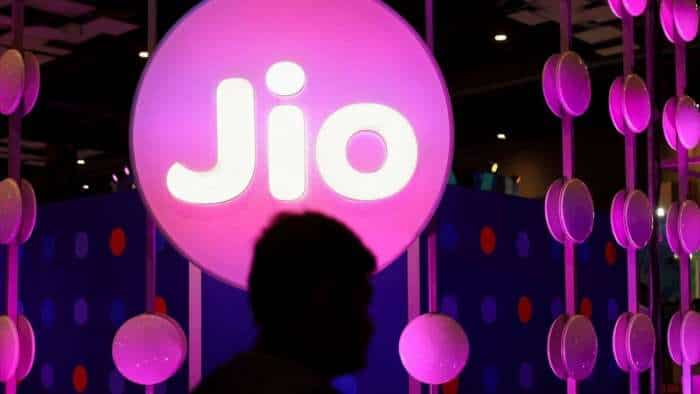 JIO Financial को लेकर आई बड़ी खबर, कल BSE के सभी इंडेक्स से होगा बाहर; जानें क्या है वजह