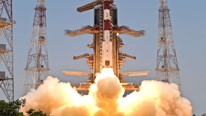 aditya l1 launch live updates Isro first solar mission to study sun date time indian rocket satellite latest images videos in hindi