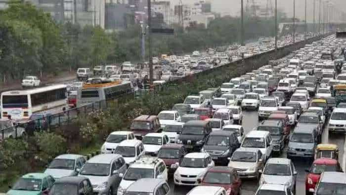 Noida Traffic Advisory Noida Police Bans HGV and MGV these routes are diverted at Noida Greater Expressway