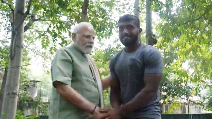 PM Narendra Modi Shares Video with Social Media Influencer Ankit Baiyanpuria on Swach Bharat Abhiyaan