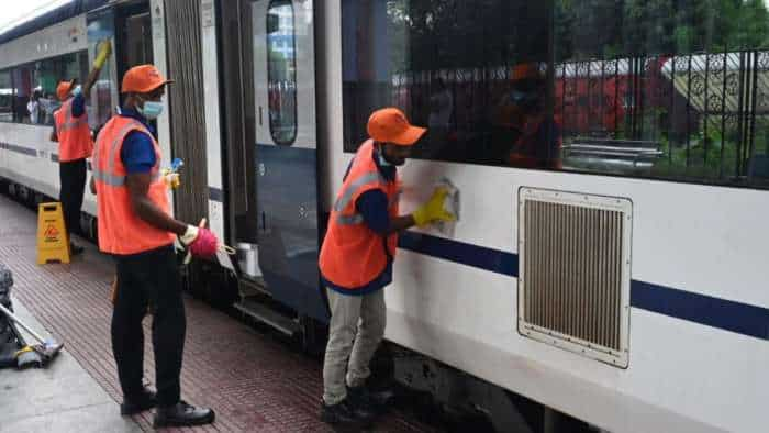 Vande Bharat Ashwini Vaishnaw launches 14 Minutes Miracle Scheme for 29 vande bharat express train 