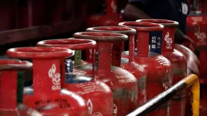 Ujjwala Scheme cabinet approves increased subisdy under LPG connection scheme get lpg cylinder for 600 rs