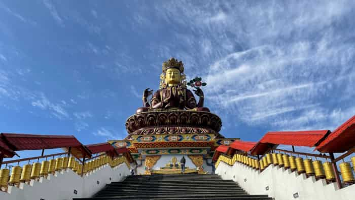 Best places to visit Sikkim for a vacation during navratri with family and friends know best places for trekking