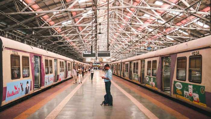 Mumbai Train Cancelled List western railway cancel 15 trains around 2500 local trains indian railway latest news