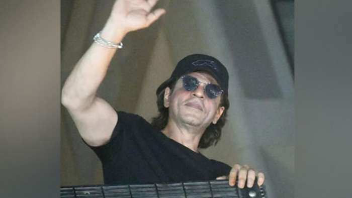 SRK Birthday fans celebrated King Khan birthday as Diwali outside of Mannat Shahrukh said thanks on social media