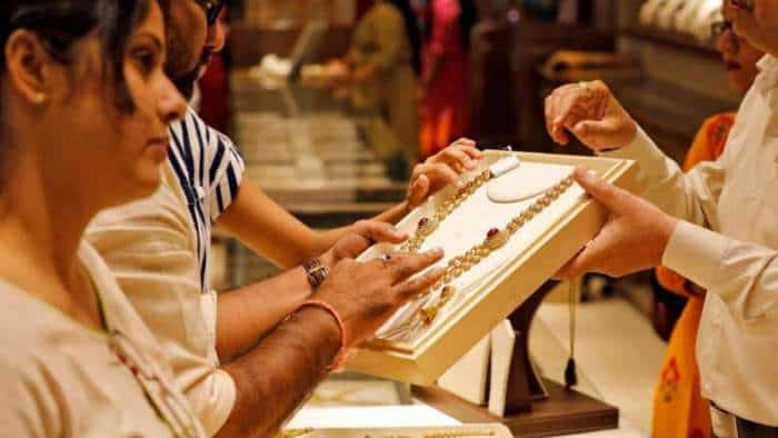 Gold Silver Price on Dhanteras 2023: धनतेरस पर सस्ता हुआ सोना-चांदी, चेक कर लें आज का भाव