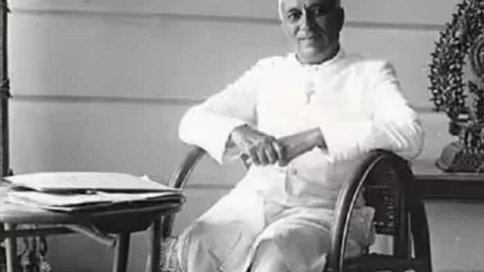 Children's Day 2023 pandit jawaharlal nehru birthday  know history and importance of this day why children call him chacha nehru