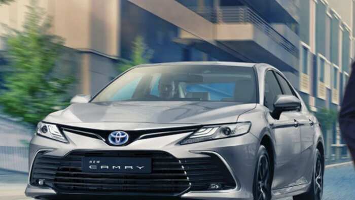 Toyota unveil all new hybrid camry in auto market with lots of loaded features check features specifications