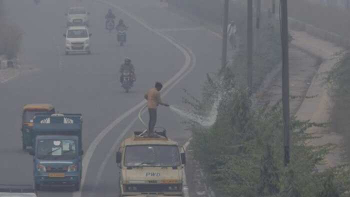 IIT student amit bhatnagar made a air purifier device which will clean polluted air of delhi