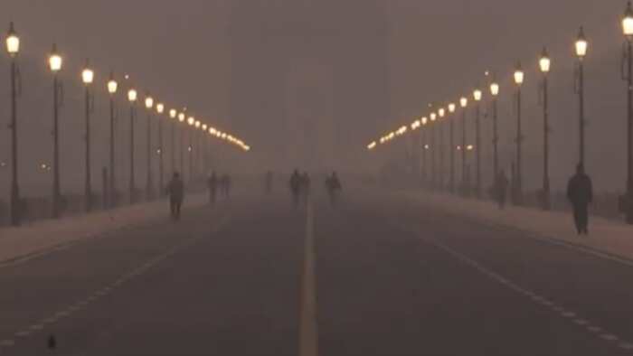 Delhi air pollution reaches 428 check here aqi of your area avoid these outdoor activity