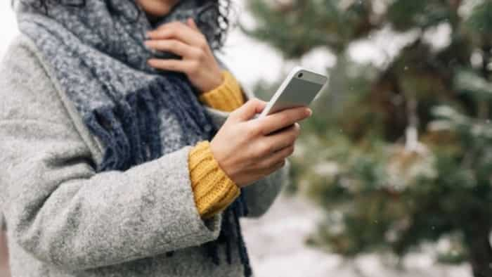 Winters can damage your smartphones battery know here some tips to save you phone