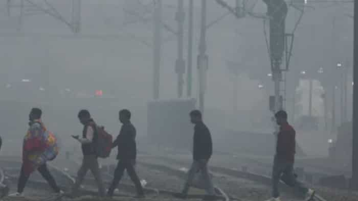 Delhi mumbai air pollution Six in 10 residents in these cities willing to relocate due to air pollution says Survey report 