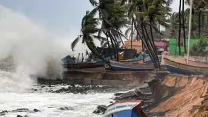 chennai cyclone michaung live tracking speed path landfall status Bay of Bengal alert tamil nadu chennai UP Bihar Jharkhand west bengal ap latest updates imd satellite images