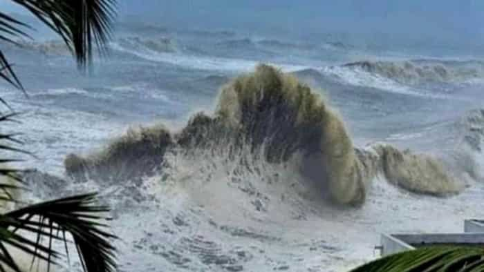 Michaung cyclone today hit over Westcentral Bay of Bengal off south Andhra Pradesh and adjoining north Tamilnadu coasts check updates