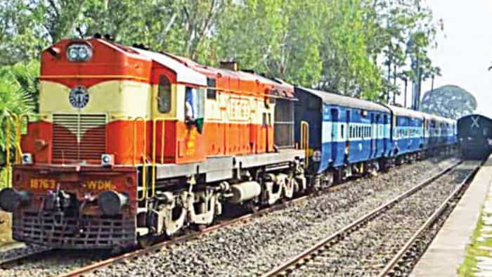 Cases registered against 793 persons for pulling alarm chain in November appeal to passengers not to misuse alarm chain pulling