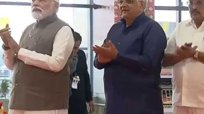 PM narendra Modi inaugurates the New Integrated Terminal Building of Surat Airport Surat Diamond Bourse check details inside