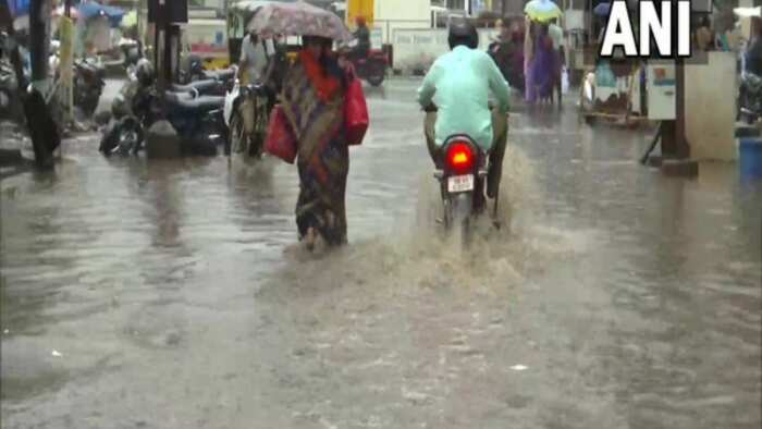 Heavy rain at many places in Tamil Nadu orders to close schools colleges private institutions banks and financial institutions in many districts