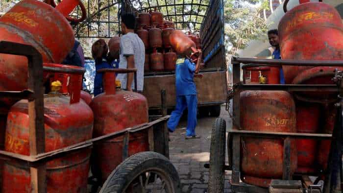 Central government deny to give 450 rs lpg gas cylinder in rajya sabha bjp manifesto rajasthan LPG Cylinder poll promise parliamet winter session 2023 latest update