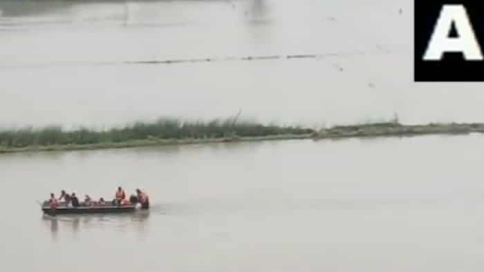 Flood like situation in Tamil Nadu school college closed CM MK Stalin met PM Modi requested to provide disaster relief fund