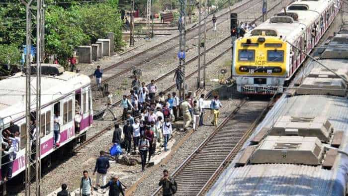 Sultanpur New Delhi Sadbhavna Express Fire Incident due to short circuit no harm of passengers 