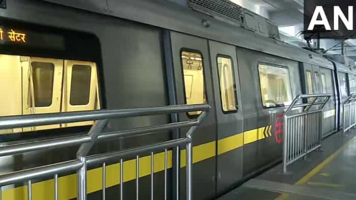 delhi metro new year eve advisory exit from rajiv chowk metro station will not be allowed from 9pm onwards check dmrc latest update