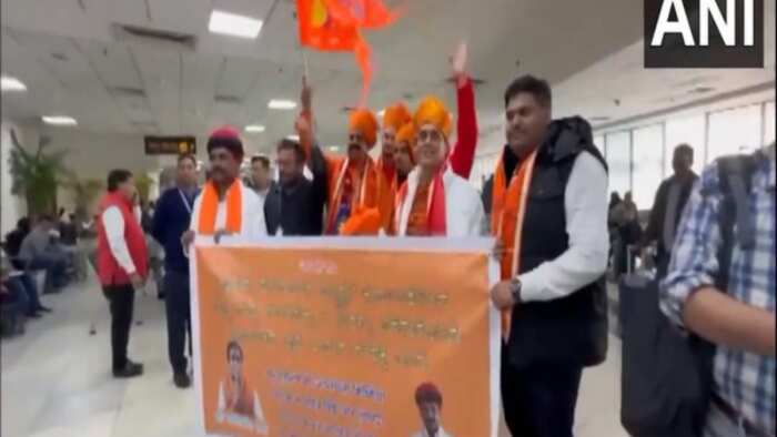 indiGo pilot captain welcomes passengers as the first flight takes off from Delhi to Maharishi Valmiki International Airport passenger says jai shri ram