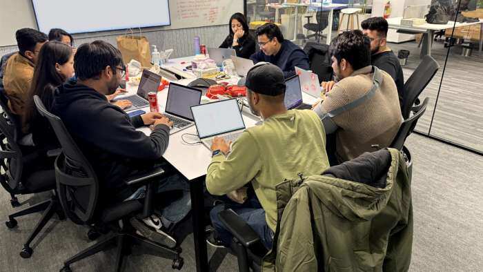 Deepinder goyal shared zomato war room pics, company got more than 140 orders per send on new year eve