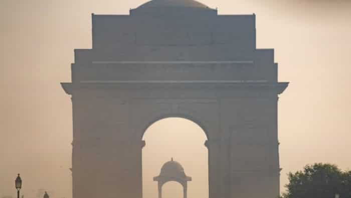 Weather alert for Gautam Buddha Nagar very dense fog is likely to continue at many places in Delhi NCR for the next 24 hours