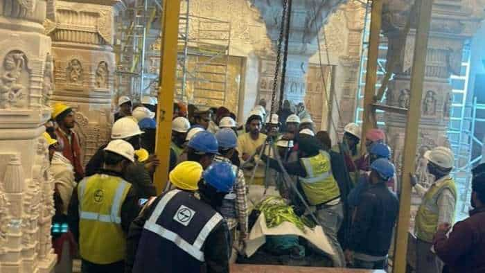 Ram Mandir Updates The idol of Ram Lala reached the sanctum sanctorum of Ram Mandir before its consecration