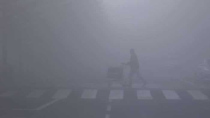 Delhi Weather Update Today delhi ncr covered with dense fog blankets cold wave flight train cancelled delayed