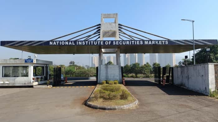 National Institute of Securities Market has announced vacancy for the post of Director salary will be 2 lakhs