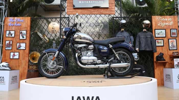 Jawa Yezdi Motorcycles Showcases the Jawa 350 Blue at the Mahindra Blues Festival check features 