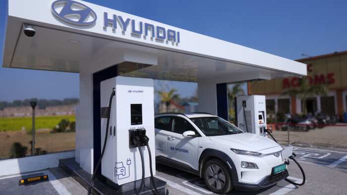 hyundai install 11 ultra fast dc charging station in mumbai delhi pune and many cities 