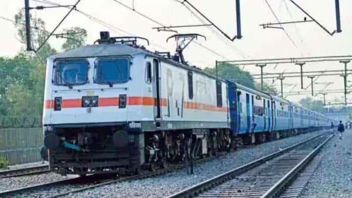 Puri Anand Vihar Weekly Train time table all you need to know about stoppage and halts