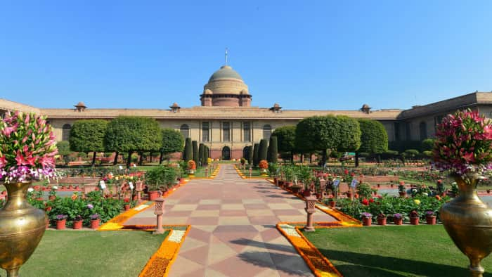 Amrit Udyan of Rashtrapati Bhavan will remain open till 6 PM plan to visit with friends on weekends