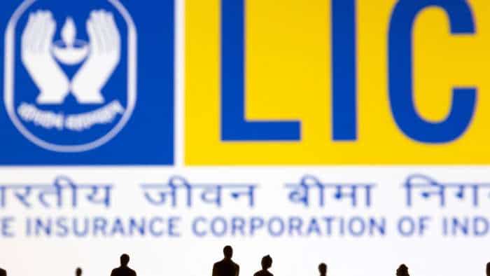 LIC recieves 39 39 lakh rs GST demand notice over less payment of tax lic share price in red