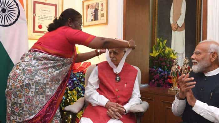 Bharat Ratna President Droupadi Murmu confers Bharat Ratna upon veteran BJP leader LK Advani in pm narendra modi presence