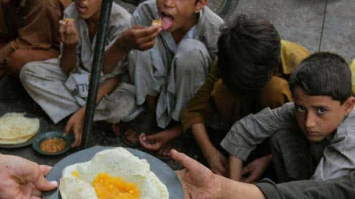 Pakistan poverty World Bank report says About 10 million people at risk of slipping into poverty in Pakistan]