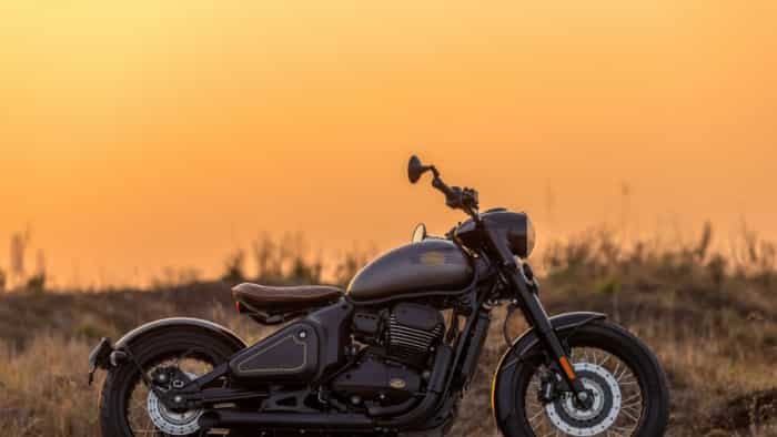 Jawa Yezdi Motorcycles Launches the New Stealth Dual tone Perak jawa 42 bobber price cut 