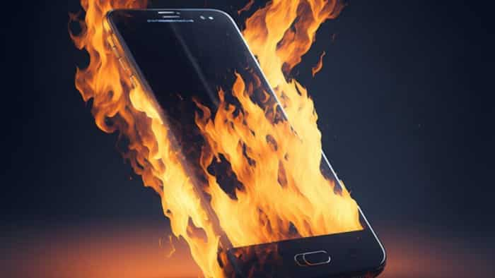 Smartphone overheating issue is a major problem here know 7 reasons to fix it and keep it cool