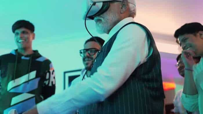 PM Narendra Modi Meets Gamer Community influencers Plays Games with VR Headsets