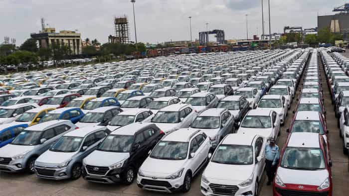 fy24 auto sector sales more than 42 lakh data by SIAM check details here 