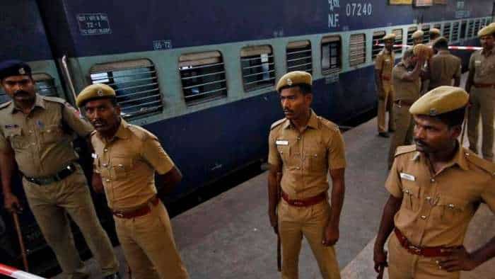 RRB RPF Recruitment 2024 railway recruitment board announced notification for SI Constable over 4660 post know last date salary application process 