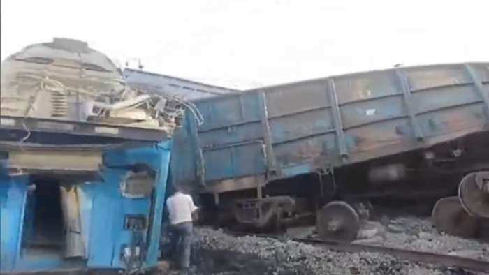 Train Accident Two goods trains collided near Madhopur in Sirhind two loco pilots injured