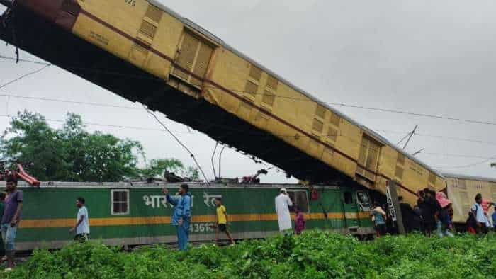 Kanchanjunga Express Accident wagon accident know who mistake loco pilot railway signal details