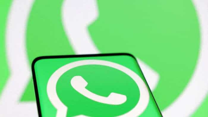 WhatsApp is working on two new features transcribe voice note and QR code for chat history transfer